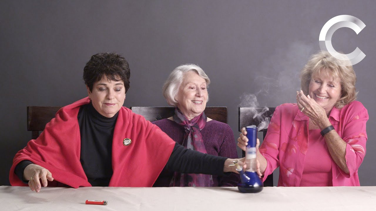 Se: Bedstemødre ryger cannabis for første gang på YouTube